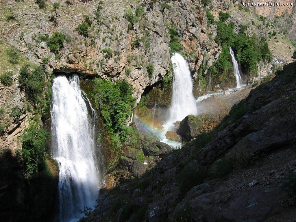 Kapuzbaşı Şelalesi