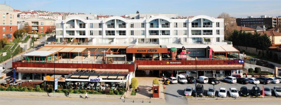 Mesa Studio Plaza Avm