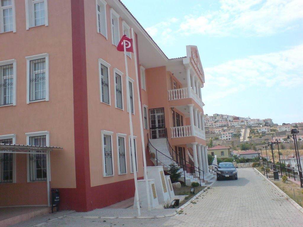 Foça Reha Midilli Anadolu Lisesi