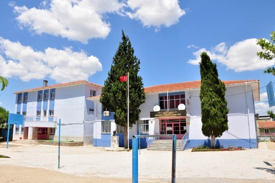 Kireli Ahmet Taner Kışlalı Ortaokulu