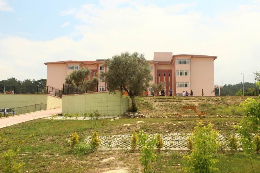 URLA HAKAN ÇEKEN ANADOLU LISESI