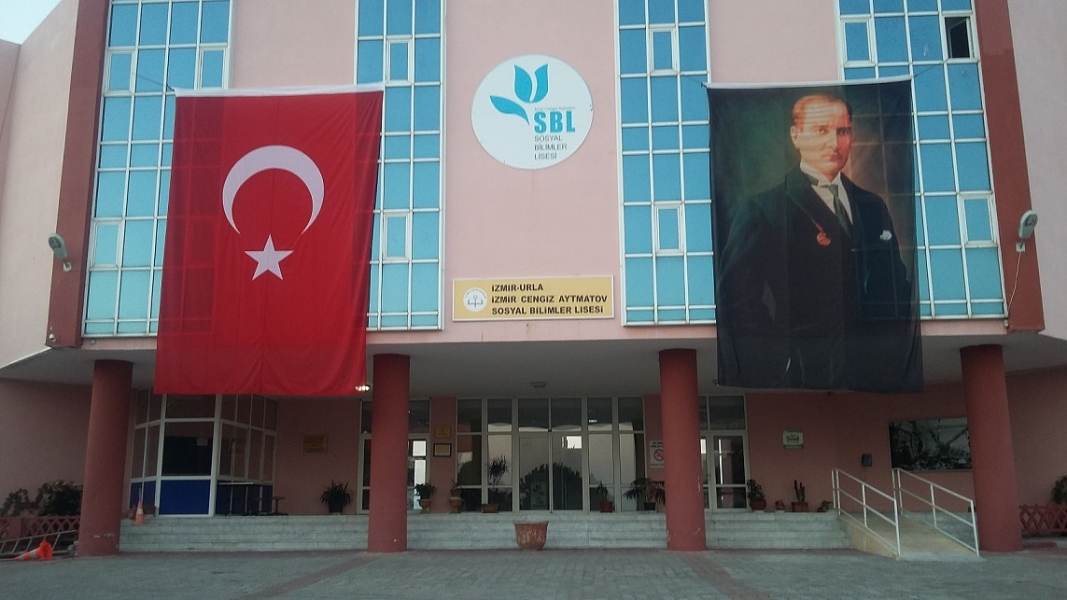 İzmir Cengiz Aytmatov Sosyal Bilimler Lisesi